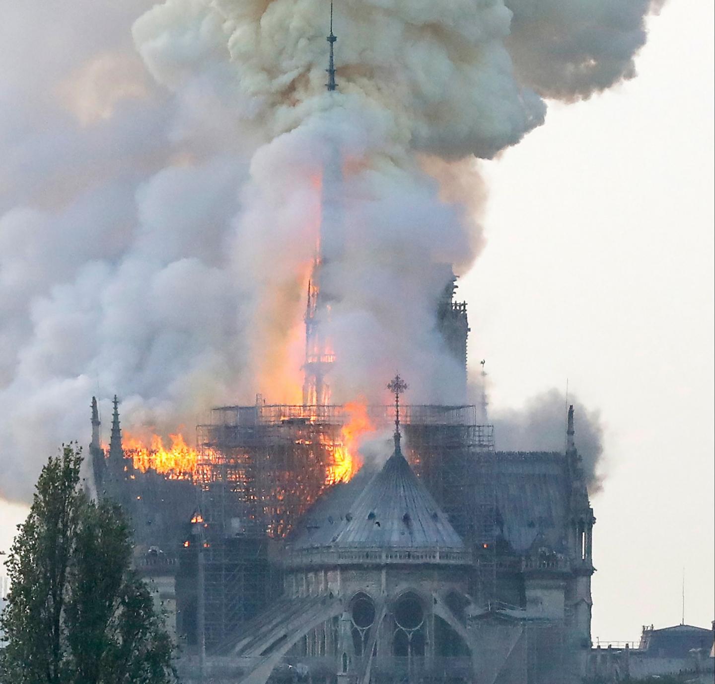 Notre-Dame de Paris brûle : Emmanuel Macron reporte son ...